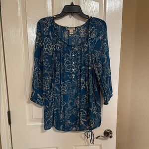 Lucky Brand Cream and Blue Pleated 3/4 Sleeve Blouse